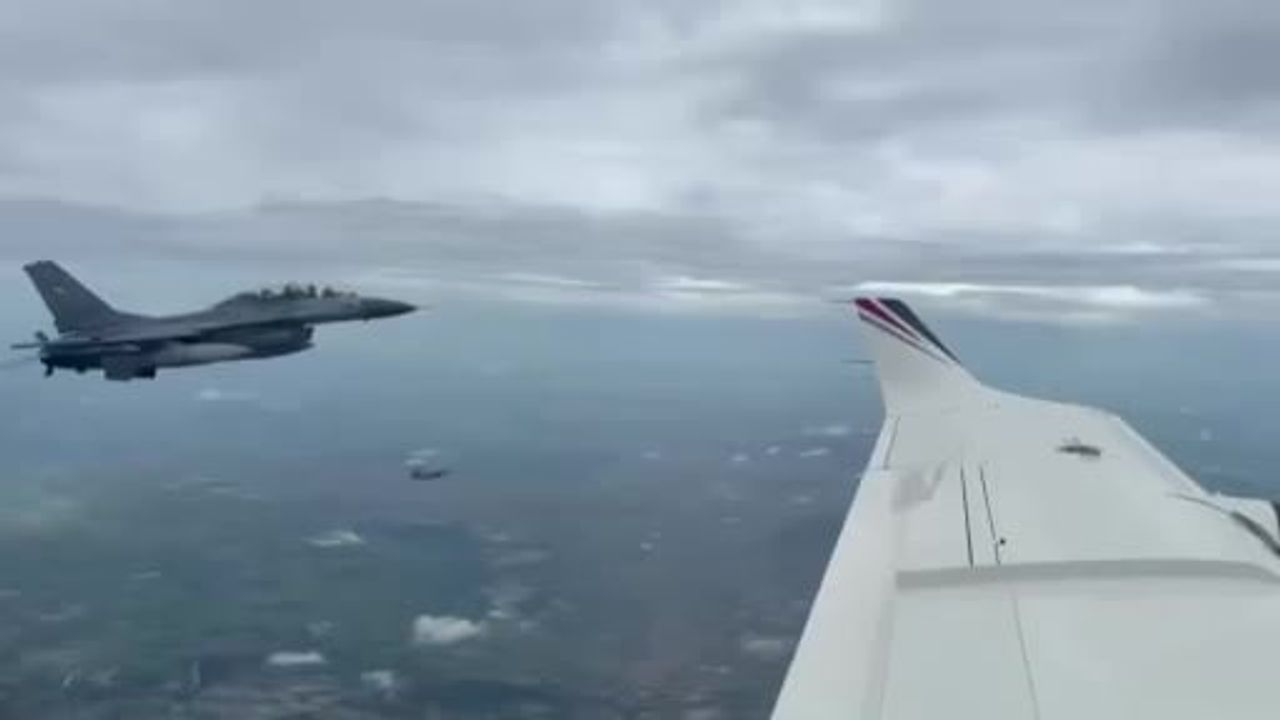 Anutin'in TBM 930 uçuşuna F-16 eskortu ve özel arma sunumu