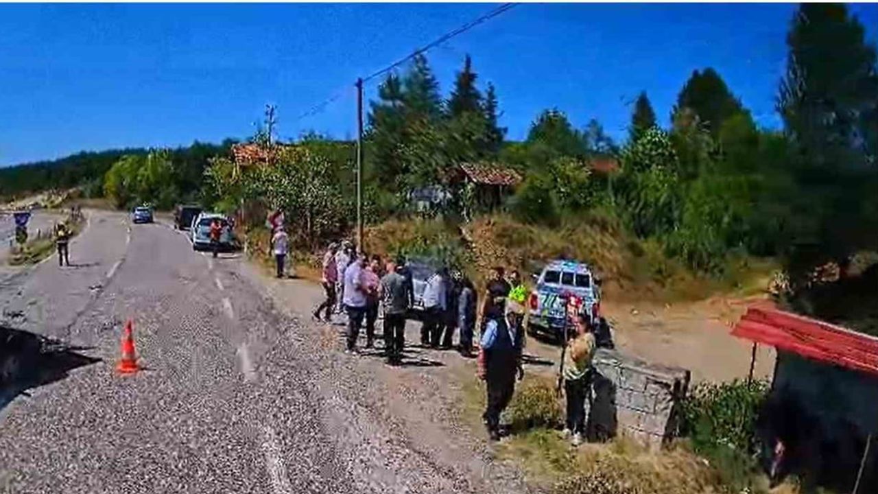 Araç girişindeki kaza hastaneye götürdü: iki kişi hafif yaralı