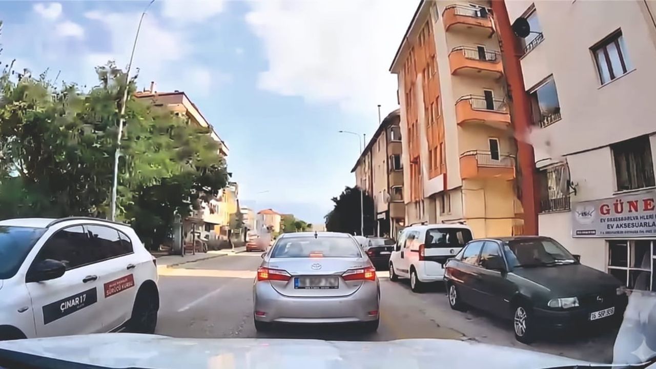 Araç içi görüntü kirliliği belgeledi: Bolu'da yola çöp atan sürücüye ceza