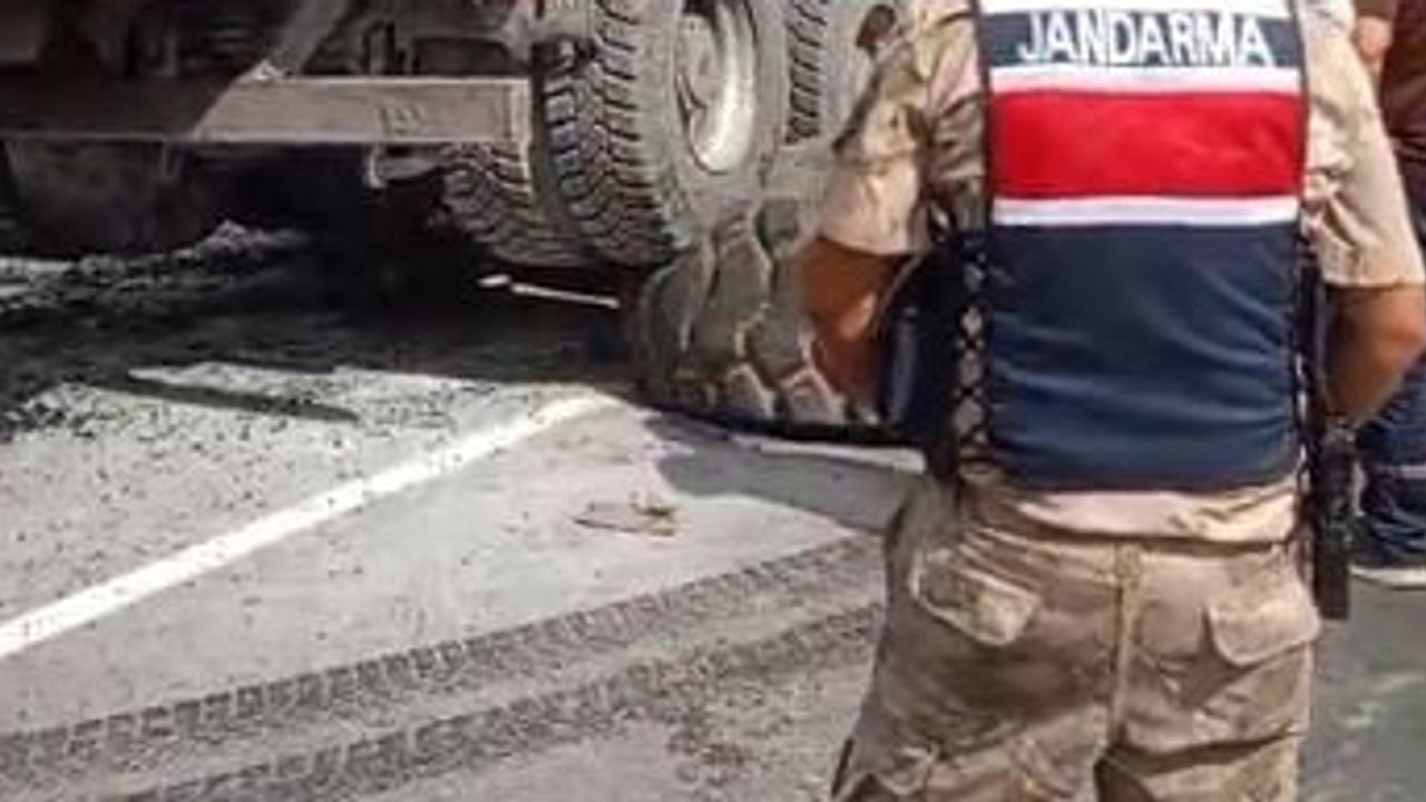 Ardahan’da asfalt dökülen kaza: Posof yolunda ulaşım kısa süreliğine kesildi