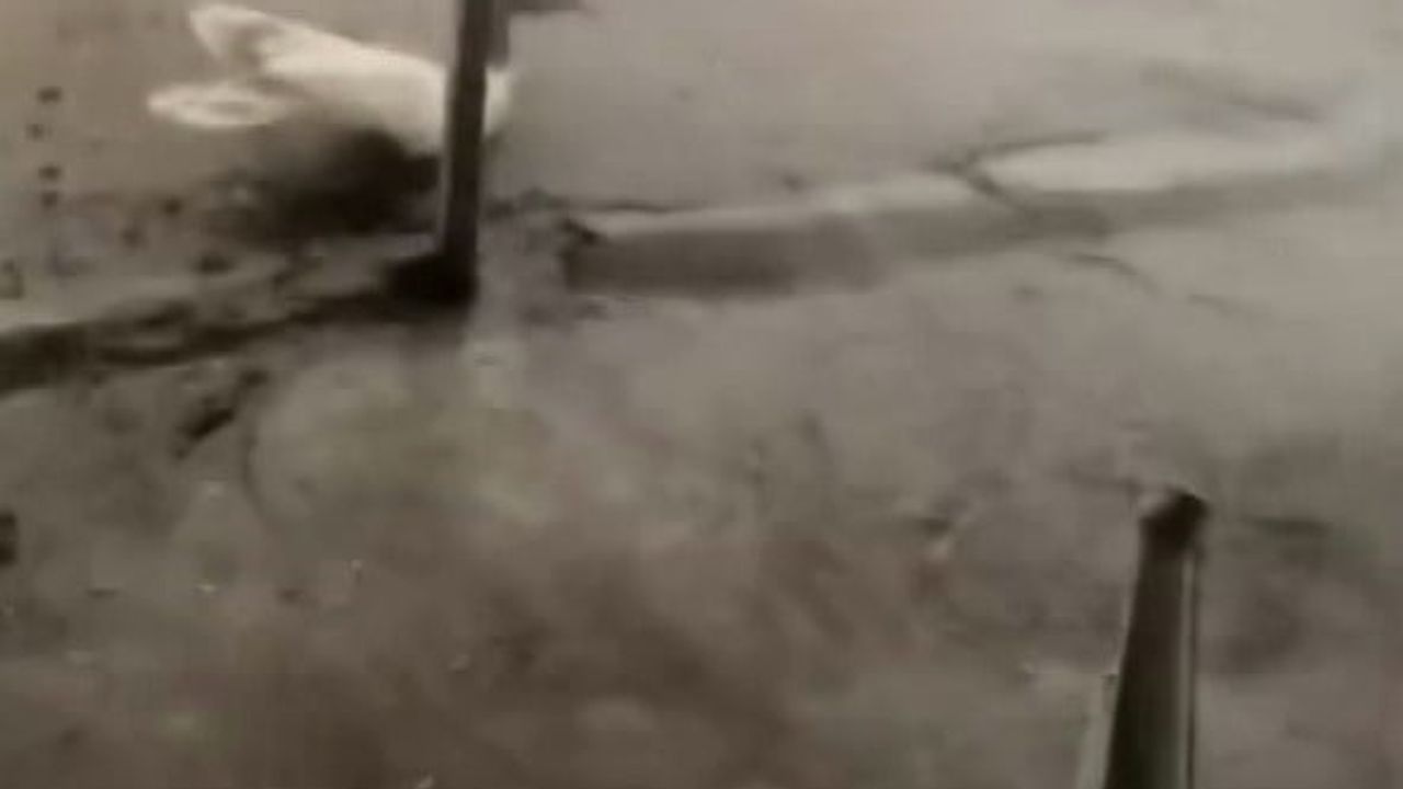 Ardahan'da Öncül köyünü vuran fırtına 20 yapıda hasar bıraktı