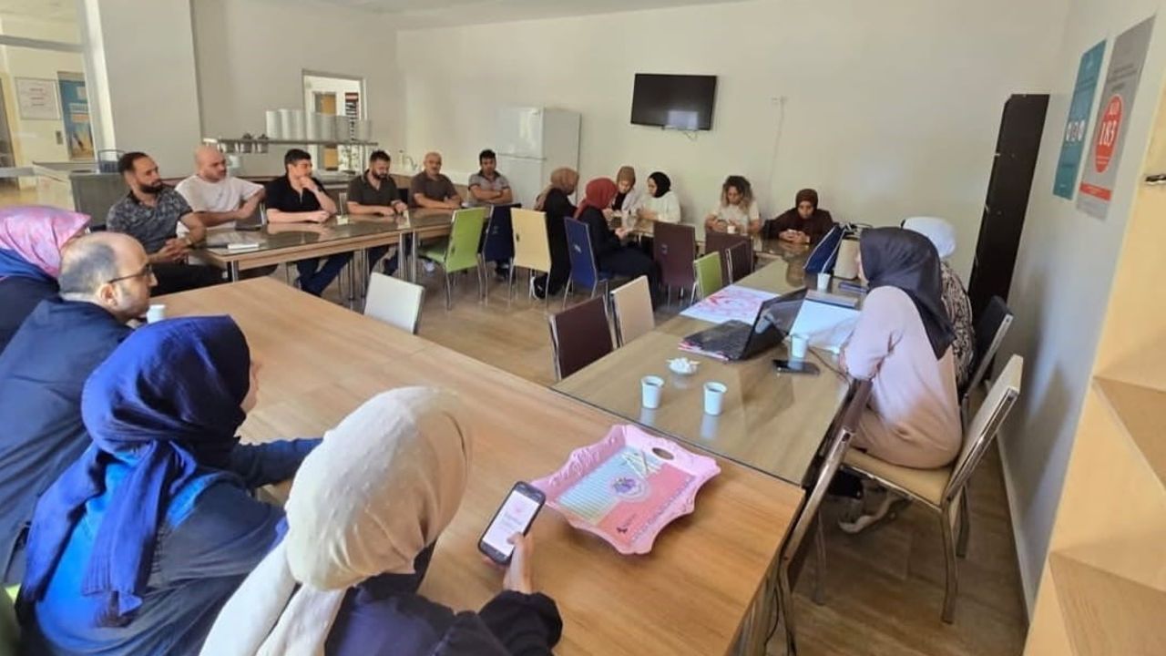 Arıcak’ta hastane personeline kadına yönelik şiddet eğitimi