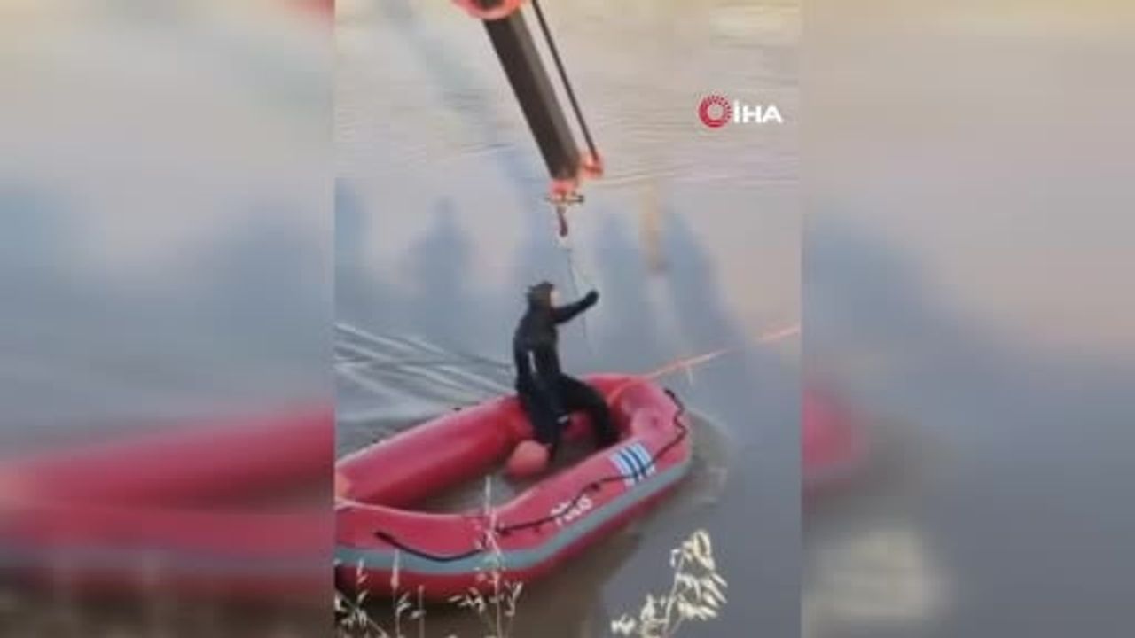Arıcan Mahallesi'nde dereye uçan araçta sürücü kayıp