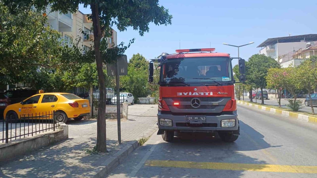 Arka bahçe alarmı: Yedieylül'de kuru ot ve tahta yangını kontrol altına alındı
