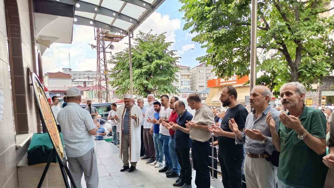 arkadaşlarıyla denize giren genç vakfıkebir'de toprağa verildi