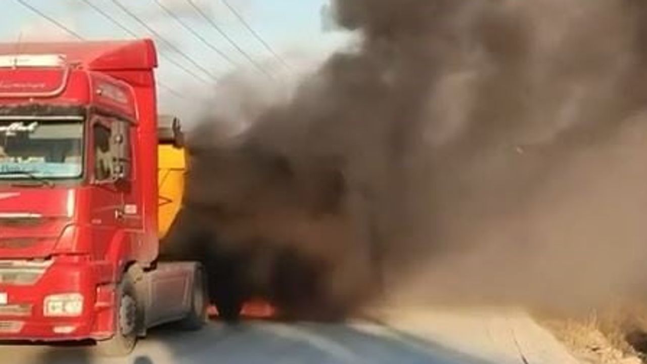 Arnavutköy'de aniden büyüyen dorse yangını itfaiye tarafından söndürüldü