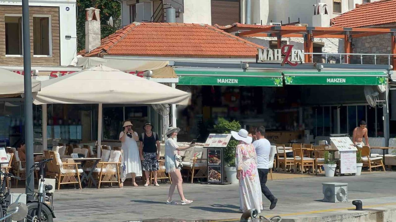 Aroya Manara'nın gelişi Marmaris çarşısına yaz rüzgarı getirdi