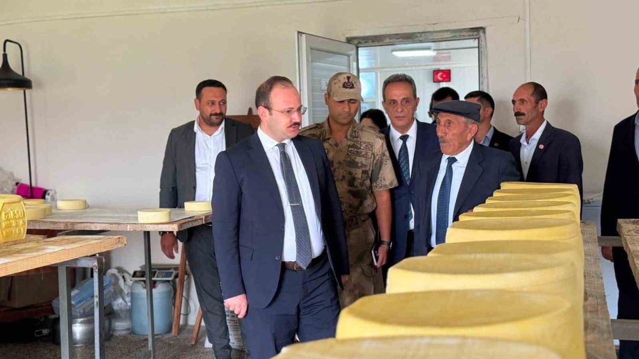 Arpaçay kaymakamı Göksu mandırada üretim ve istihdama vurgu yaptı