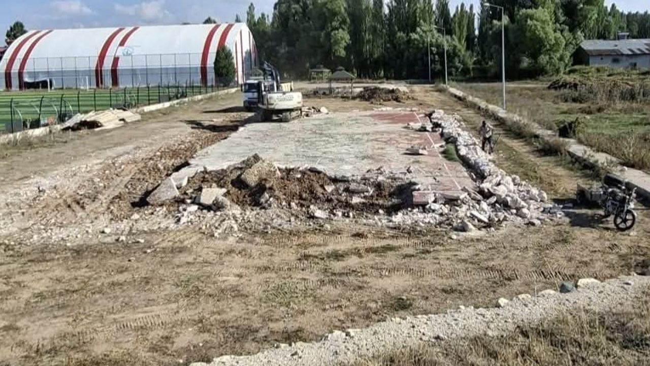 Arpalı'da tesisler yenileniyor, spor altyapısı güçlendiriliyor