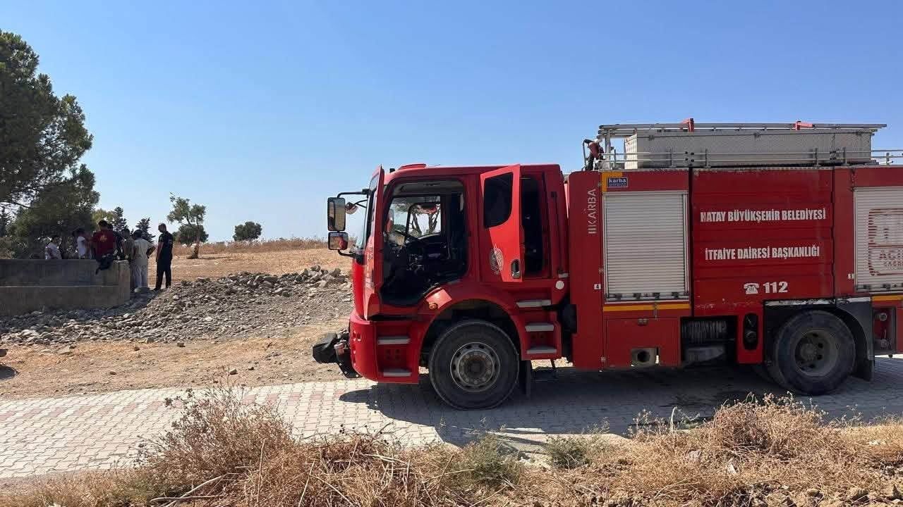 Arsuz Madenli'de direksiyon hakimiyetini kaybeden sürücünün otomobili ağaca çarptı