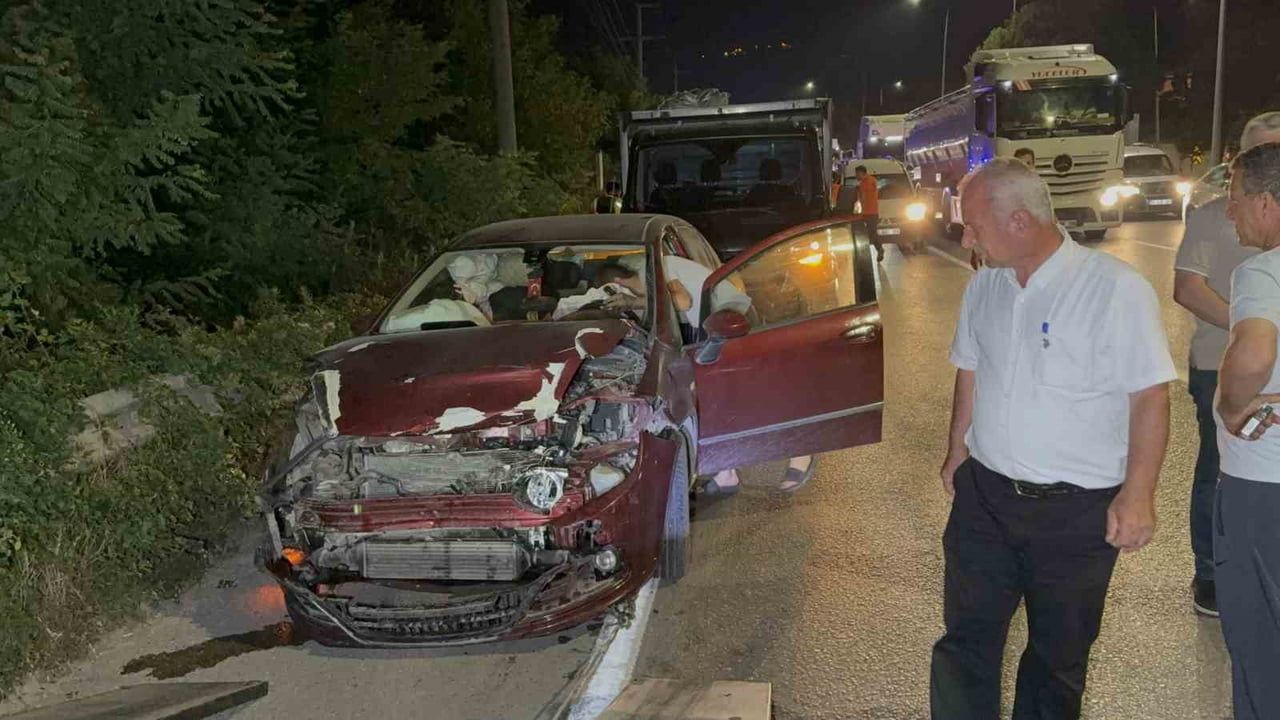 Atakum'da Adalar kavşağında zincirleme çarpışma: beş kişi hastaneye kaldırıldı