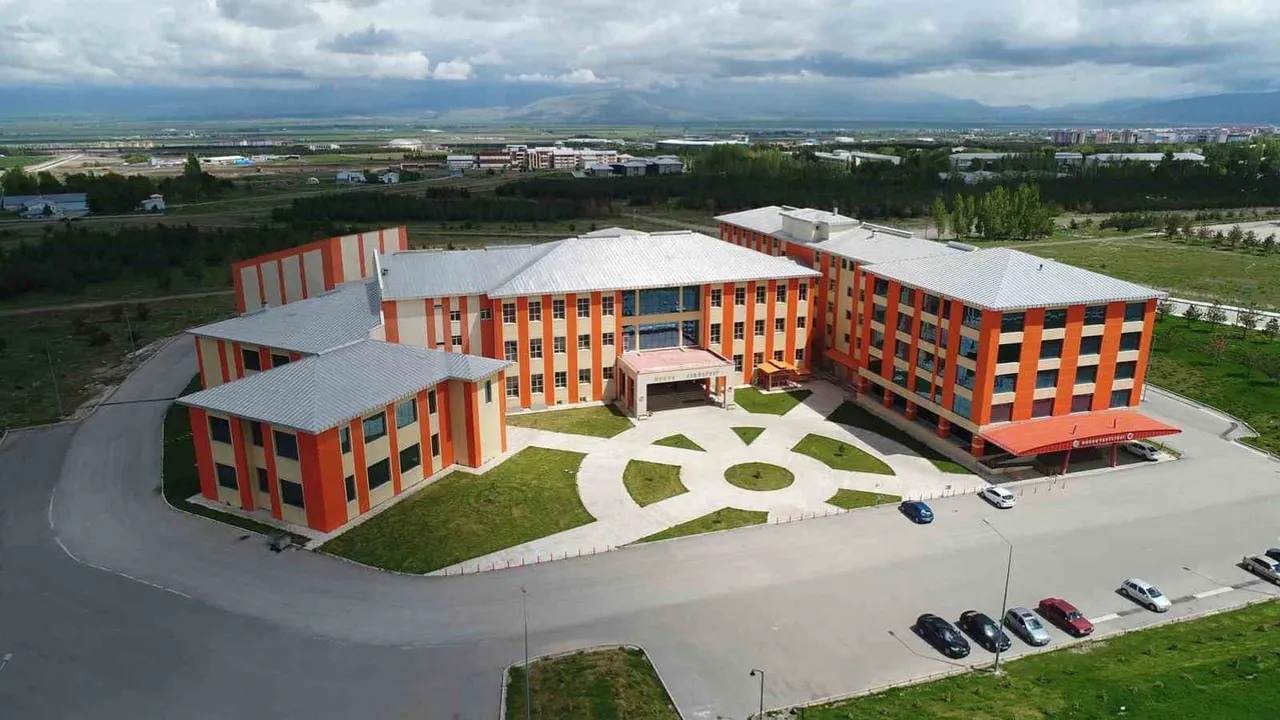 Atatürk Üniversitesi'nden yapay zekâ ve vergi hukuku alanında uluslararası katkı