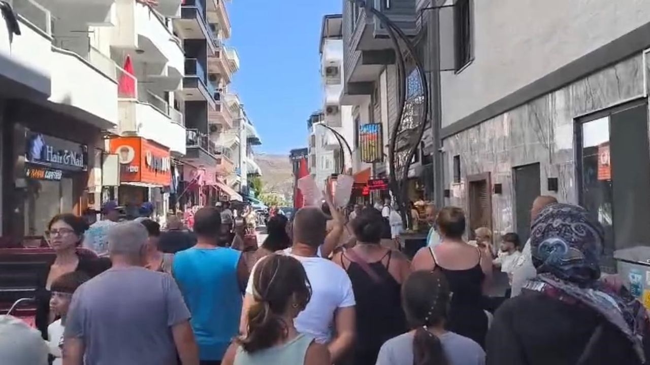 Avşa'da su krizi: sokaklarda 'konser değil, su istiyoruz' talepleri