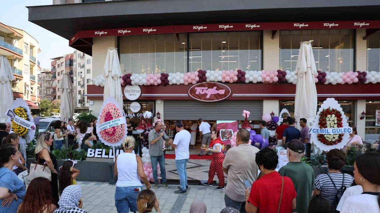 Aydın'da aileden büyüyen marka: Tuğba Kuruyemiş 133. şubesini kafe konseptiyle açtı