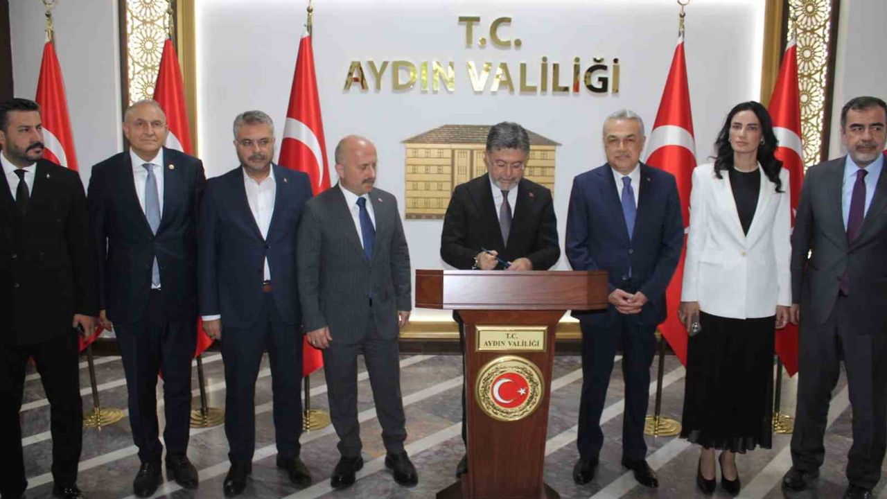 Aydın'da hasat incelemesinin ardından Yumaklı valilikte çözüm yollarını görüştü