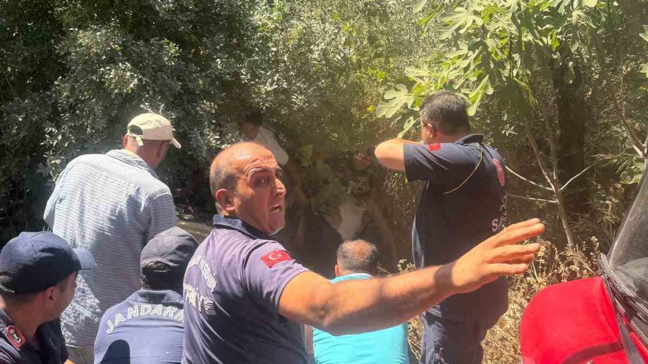 Aydın'da itfaiye müdahalesiyle kurtarılan traktör sürücüsü hastaneye kaldırıldı