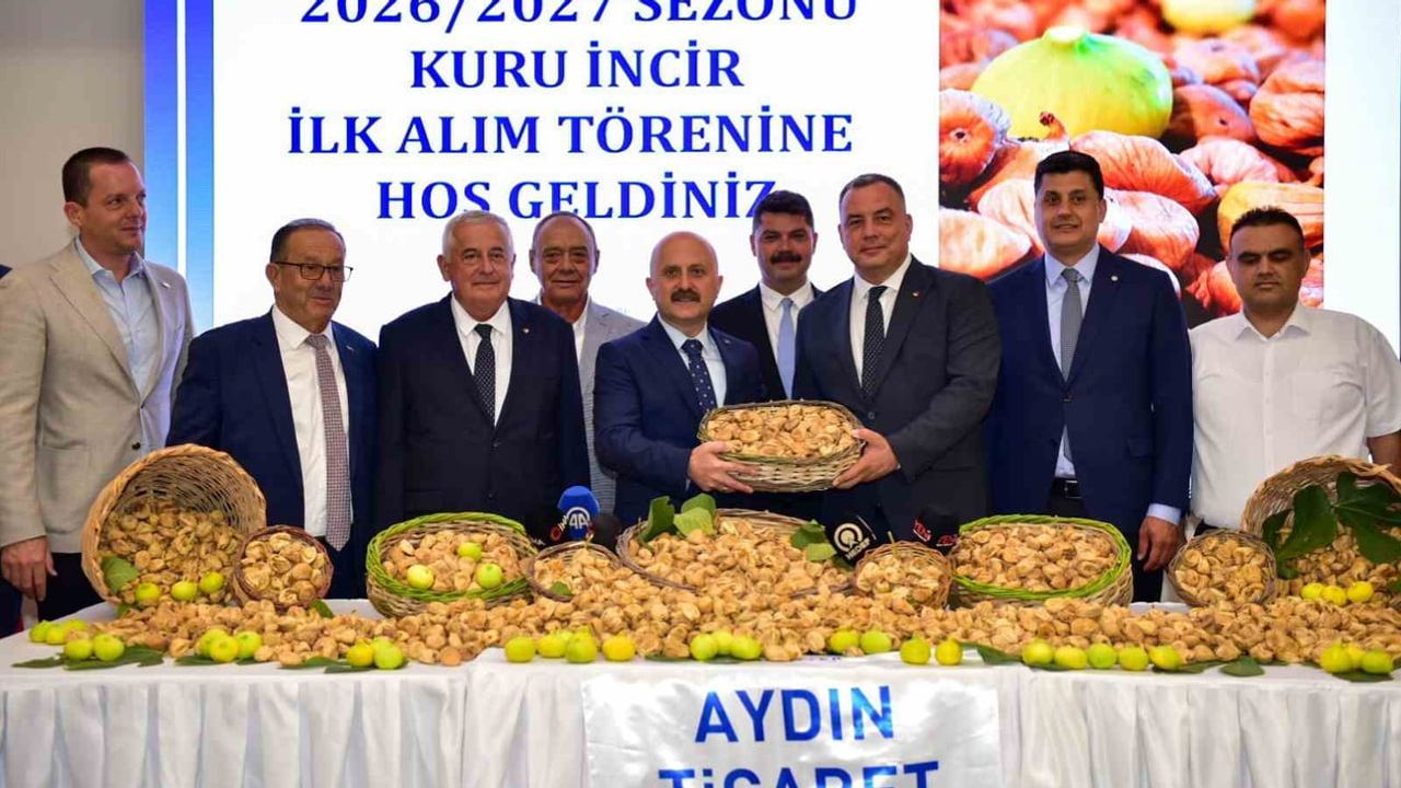 Aydın'da sezonun ilk kuru inciri borsaya sembolik fiyatla teslim edildi