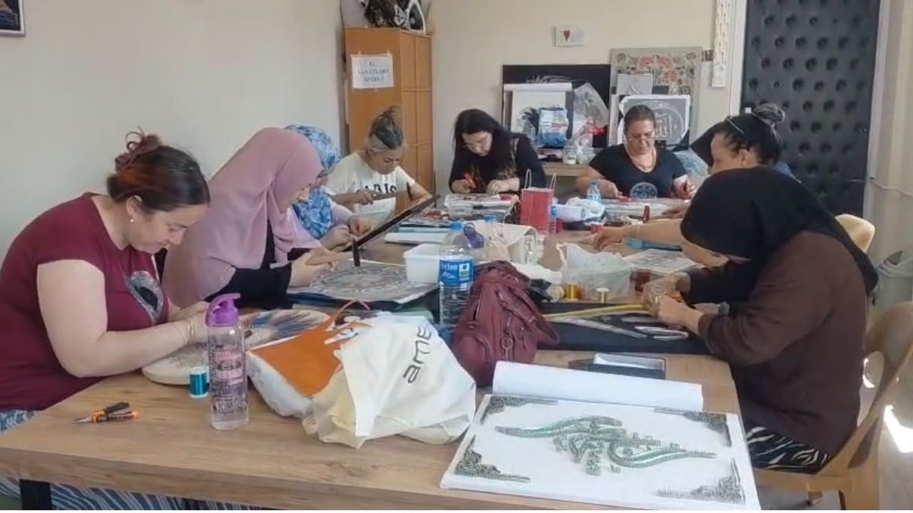 Aydın'da yazın öğrenme rüzgârı: halk eğitim kursları üretime katkı sunuyor