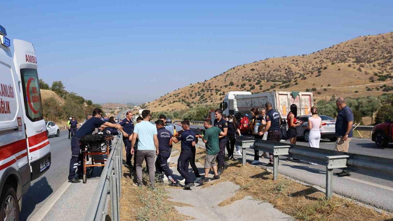 Aydın-Muğla kara yolunda zincirleme kaza: baba ve kızı ağır yaralandı
