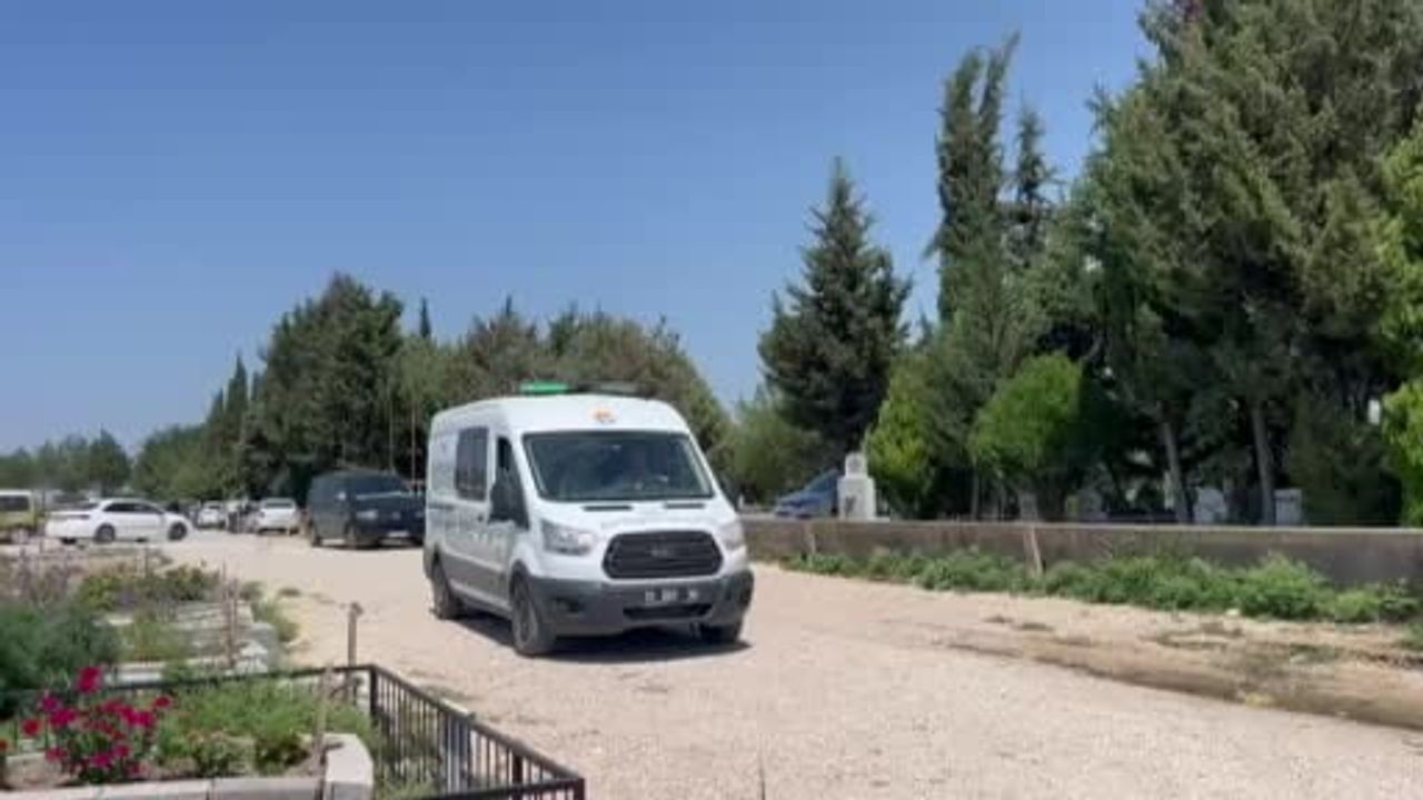 Ayrılık sürecindeki ölümün ardından genç kadın ceyhan'da uğurlandı