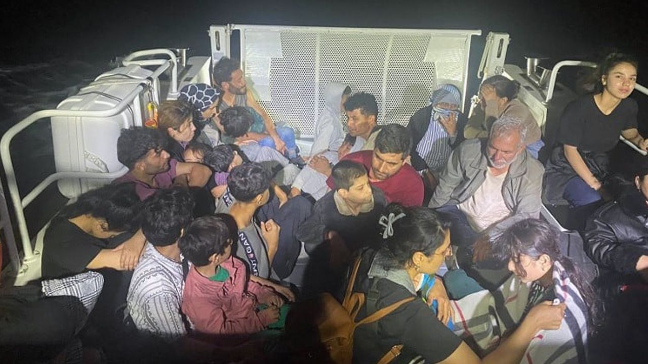 Ayvacık açıklarında lastik botta 37 kaçak göçmen bulundu, iki göçmen kaçakçısı yakalandı