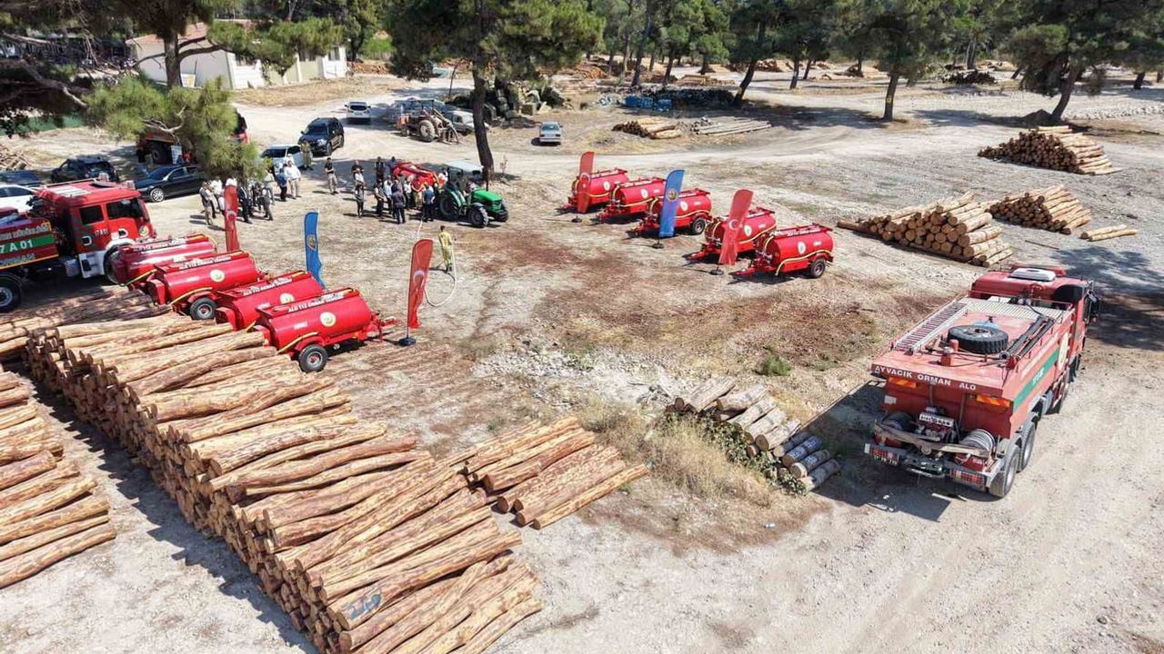 Ayvacık'ta köylere acil müdahale için 10 su tankeri dağıtıldı