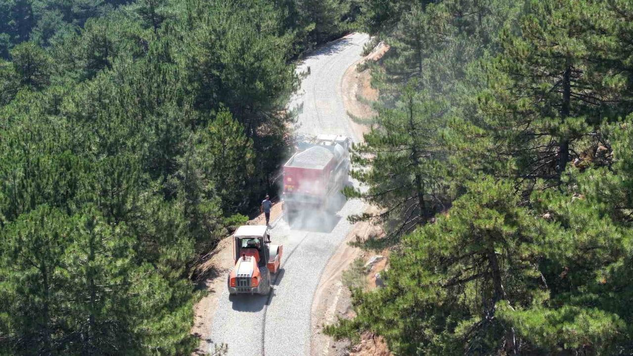 Ayvacık'ta ulaşım rahatlıyor: Spil eteklerine 6 kilometre soğuk asfalt