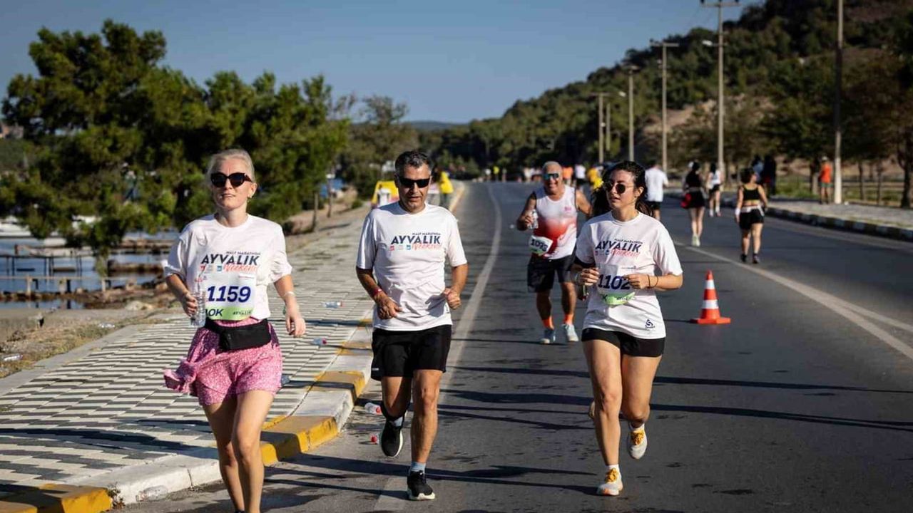 Ayvalık’ta kurtuluş coşkusu yarı maratonda koşuya dönüşüyor