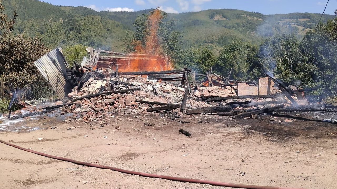 Azdavay'da tek konut alevlere yenildi