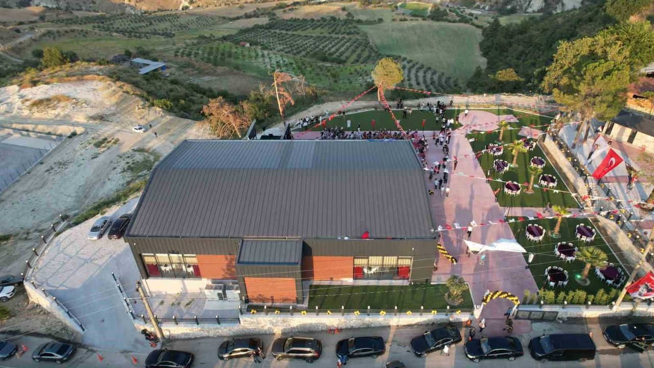 Babadağ'a yeni sosyal merkez ve gençlere özel futbol sahası