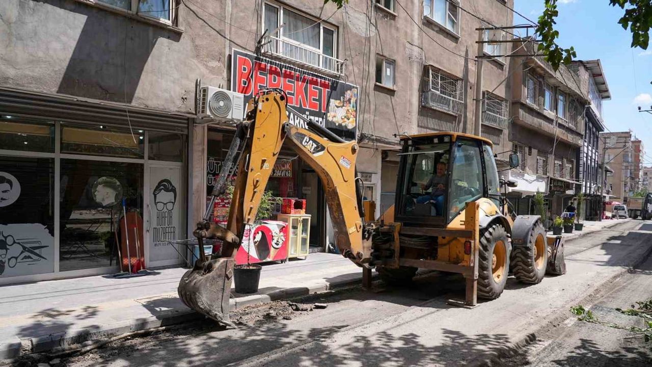 Bağlar'ın beş caddesinin yüzü sıcak asfaltla değişiyor