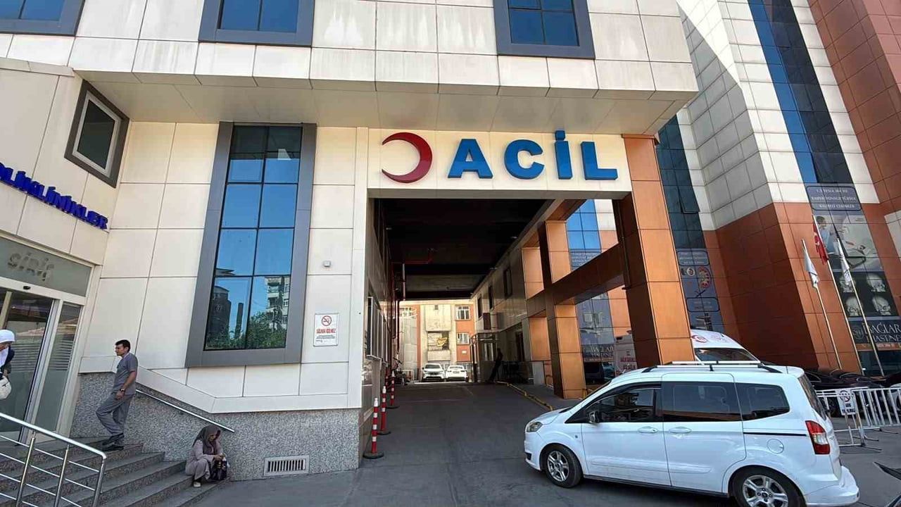 Bağlar Muradiye'de silahlı kavga: 17 yaşındaki yaşamını yitirdi