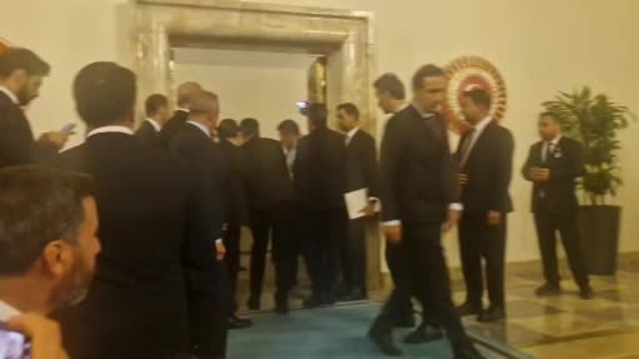 Bahçeli meclis çıkışında kanunu tek cümleyle değerlendirdi: hayırlı uğurlu olsun