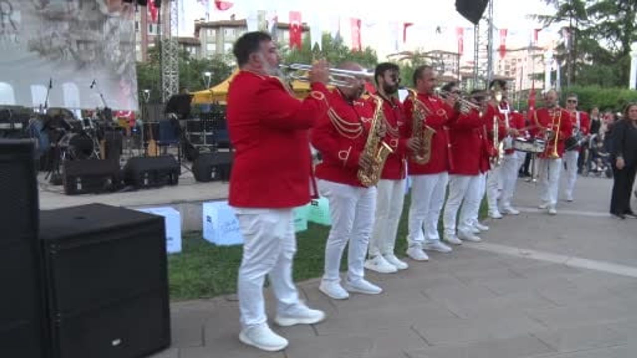 Bahçelievler’de 30 Ağustos coşkusu kortej ve konserle taçlandı