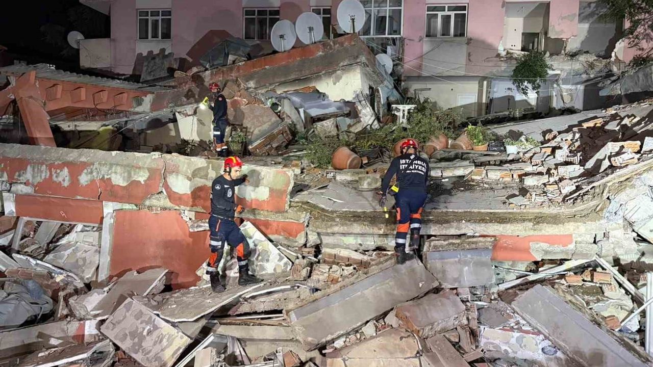 Bahçelievler'de önceden tahliye edilen 6 katlı binanın çökmesi sonrası çalışmalar sürüyor