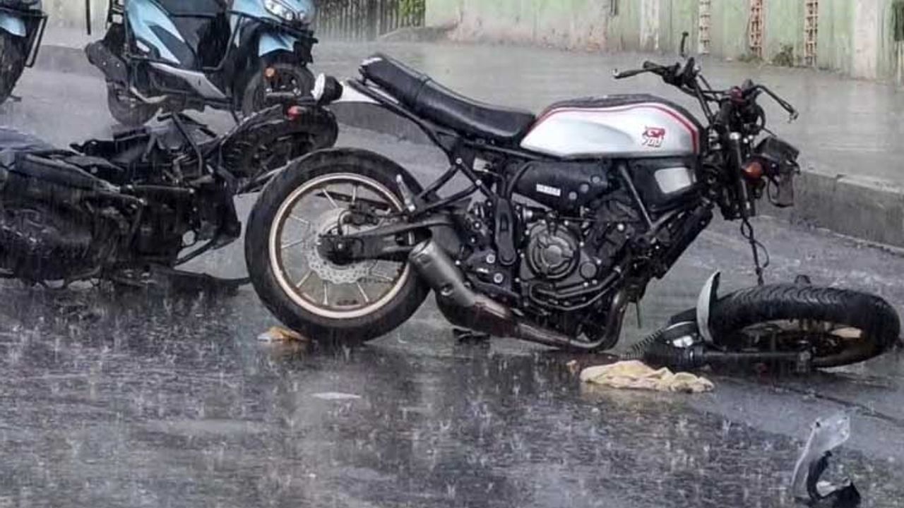 Bahçeşehir yolunda motosiklet çarpışması: bir kişi yaşamını yitirdi, bir kişi ağır yaralı