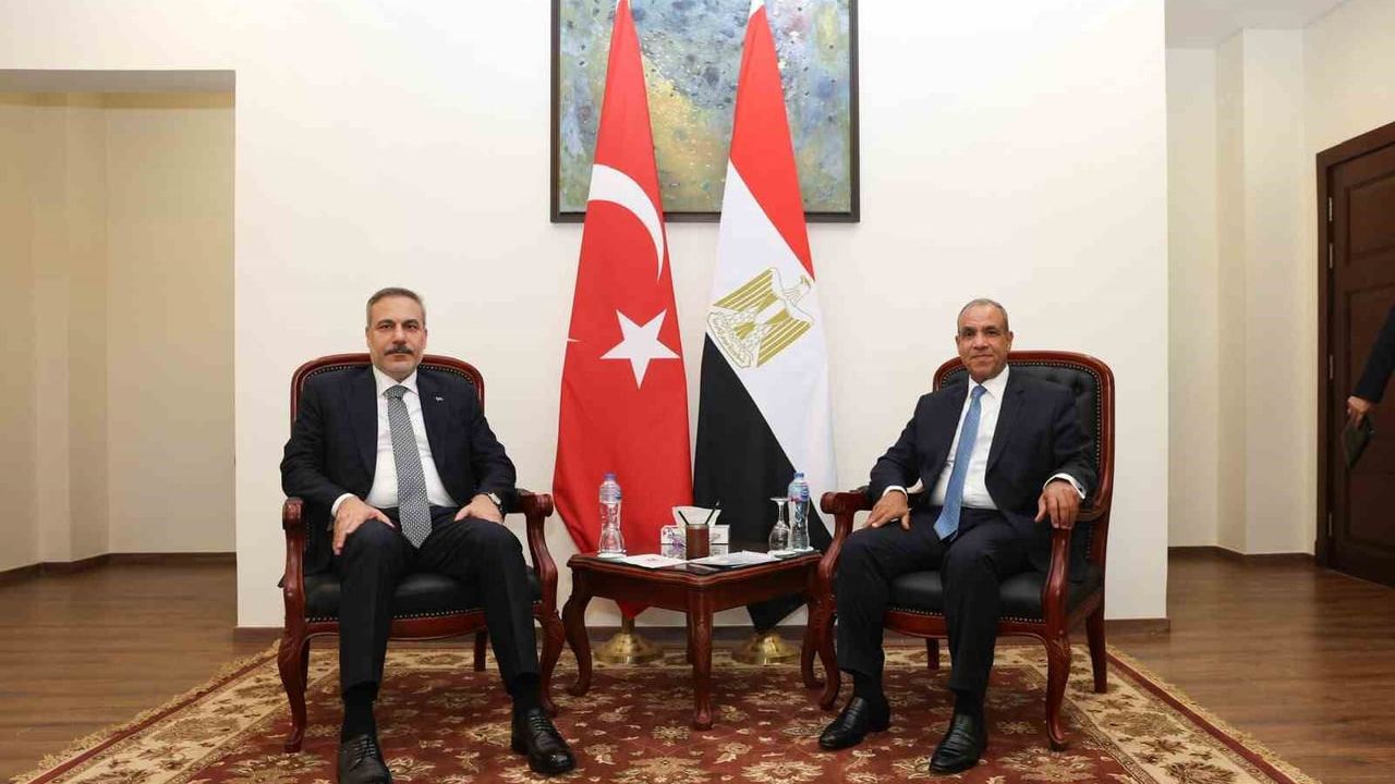 Bakan Fidan El Alameyn'de Abdelatty ile bölgesel gündemi ve ikili ilişkileri görüştü