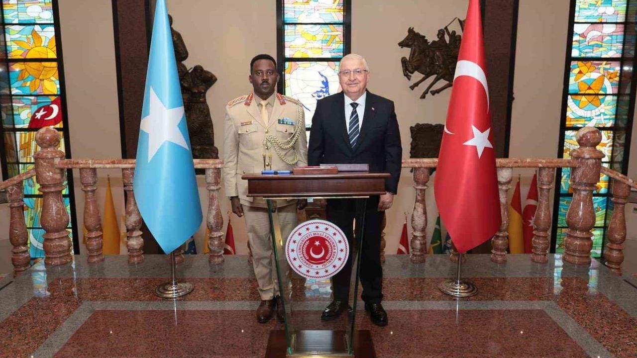 Bakan Güler Ankara'da Somali askeri yetkilisini ağırladı