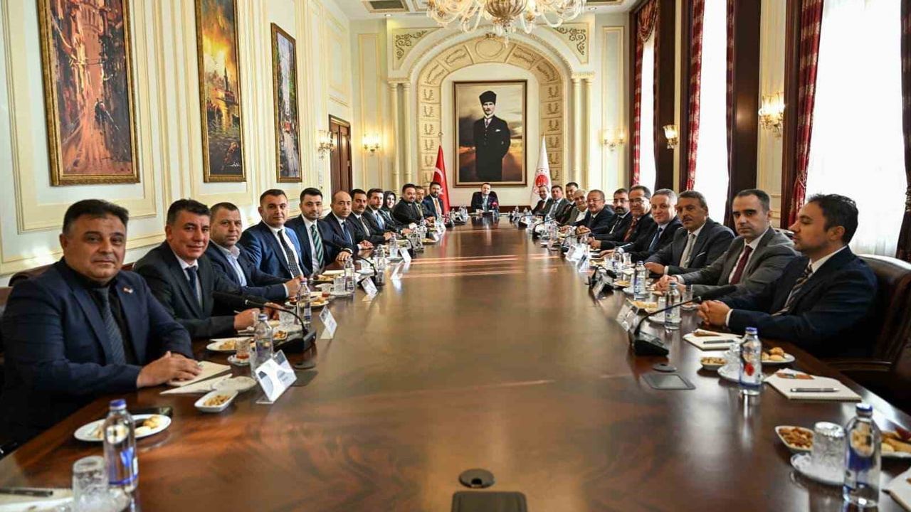 Bakan Gürlek Nevşehir'in kalkınma önceliklerini değerlendirdi: turizm ve altyapı gündemde