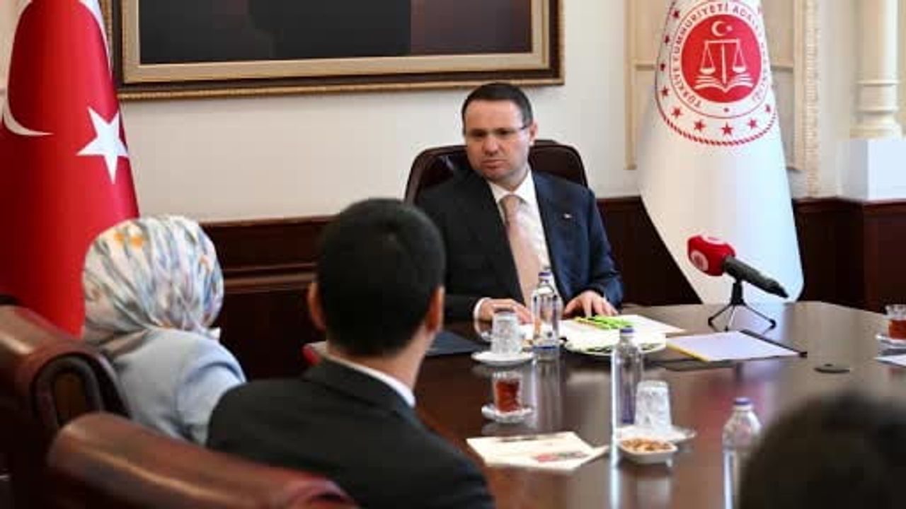 Bakan Gürlek Yazıcıoğlu ailesini ağırladı