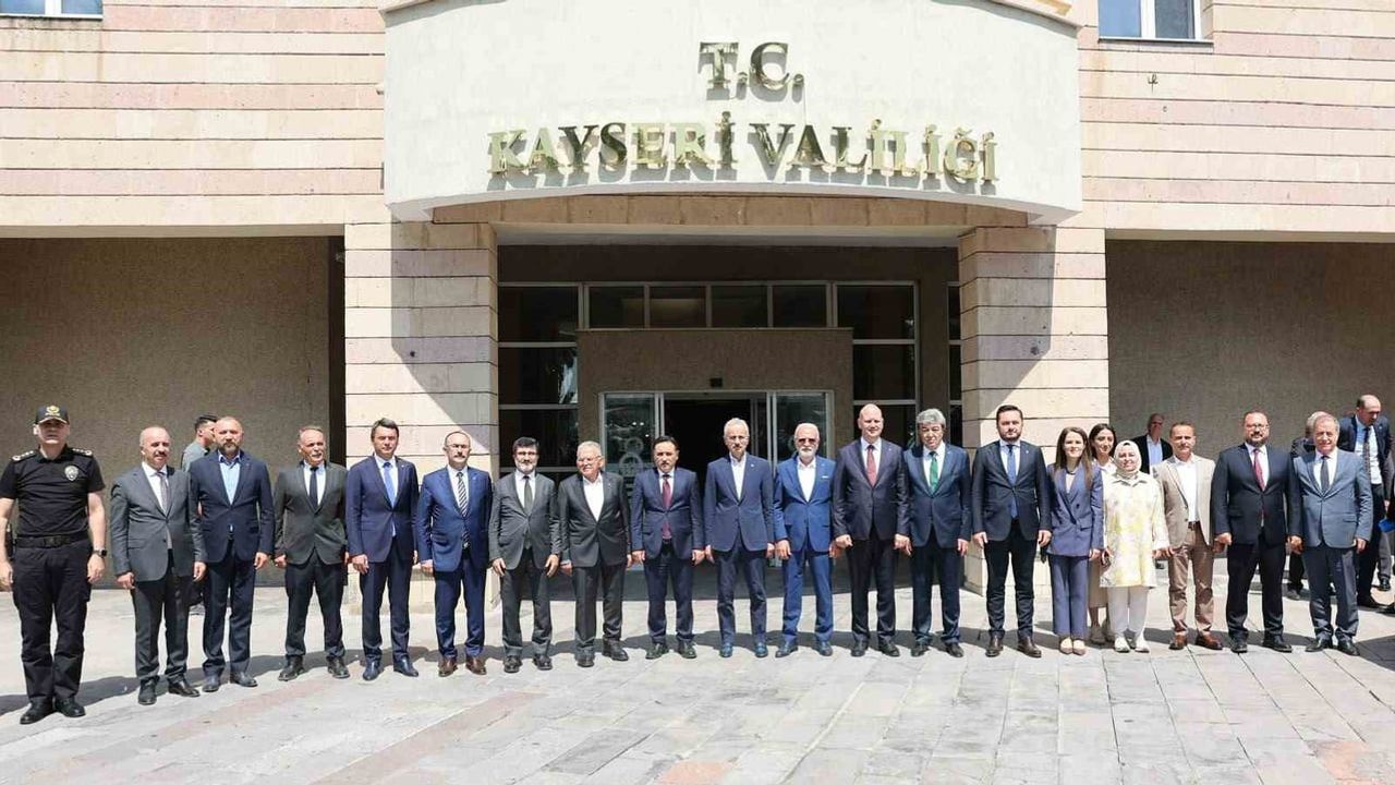 Bakanın Kayseri temasında ulaştırma yatırımları ön plana çıktı