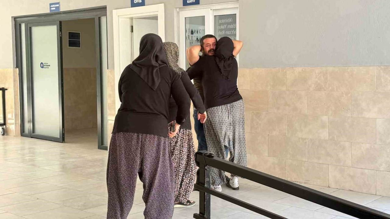 bakışlardan kaçan an: 1,5 yaşındaki yakup emir’in yaşamını yitirdiği kaza sonrası cenaze teslimi gözyaşlarına boğdu