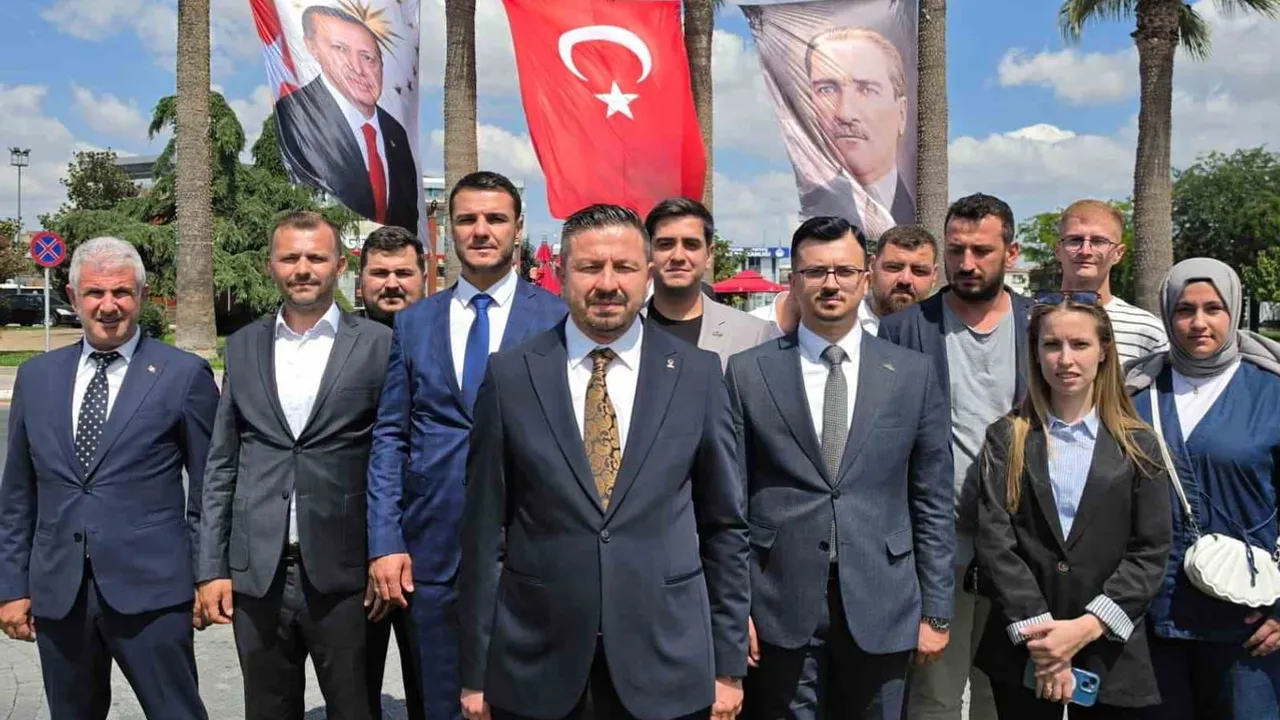 Balıkesir'de zafer bayramı töreninde cumhurbaşkanı fotoğrafının eksikliği tartışma yarattı