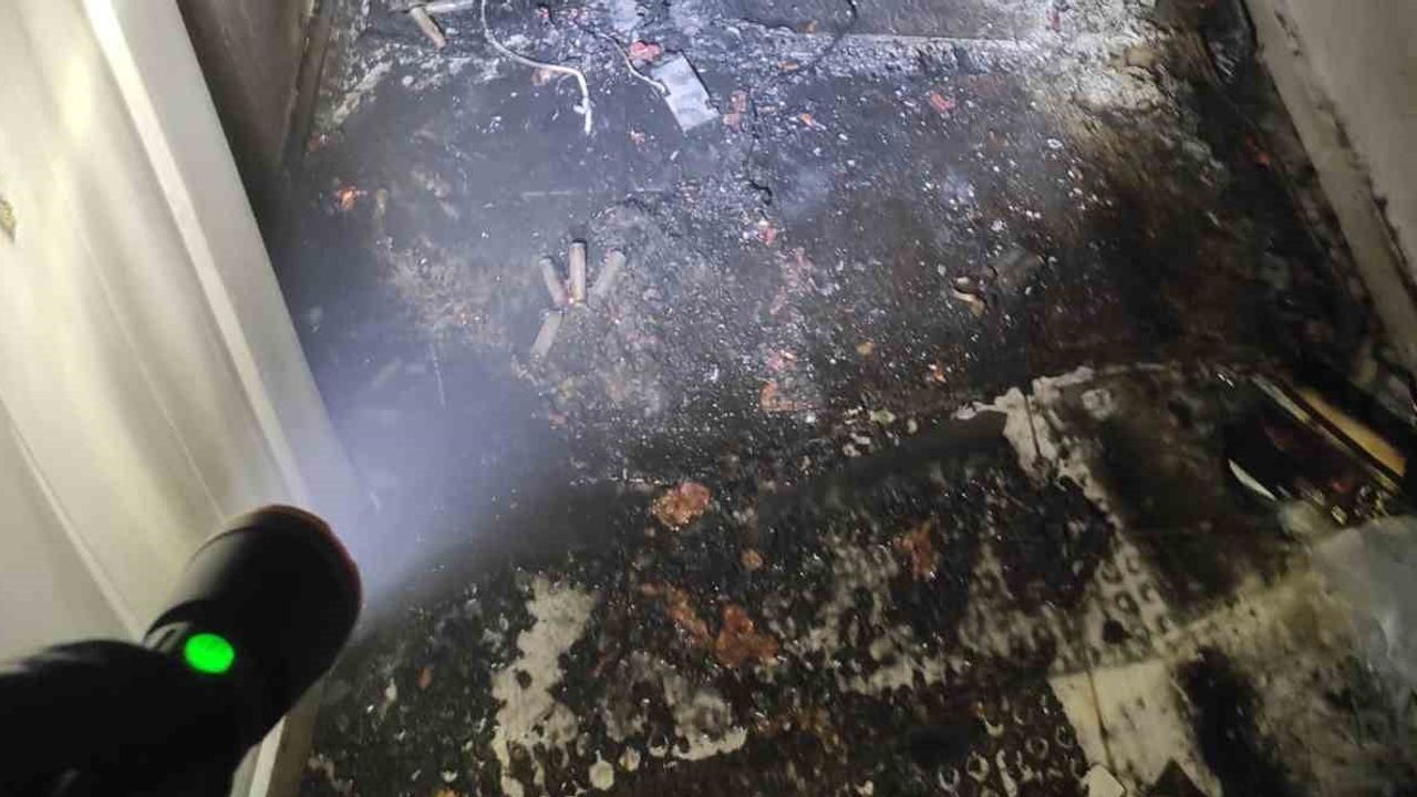 Balkonda alevlenme korkusu: elektrikli bisiklet bataryası patladı