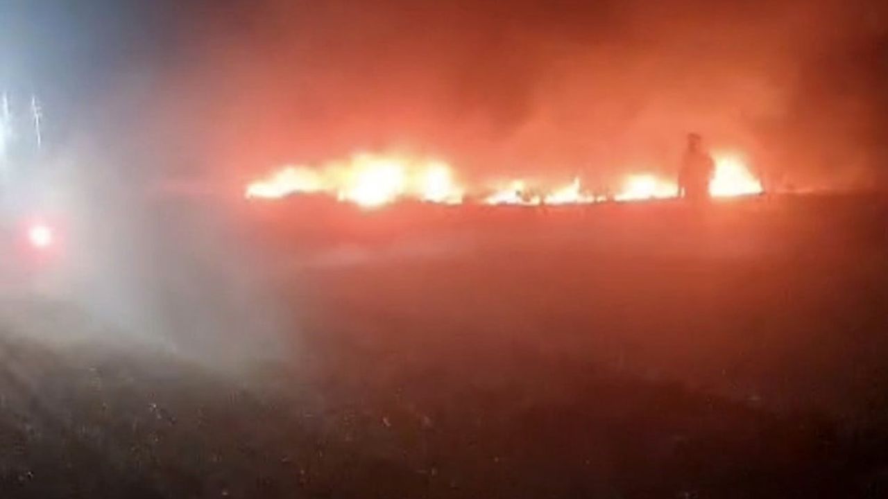 Balyalama sırasında çıkan kıvılcım Camili Mahallesi'nde anız yangınının yayılmasını engelledi