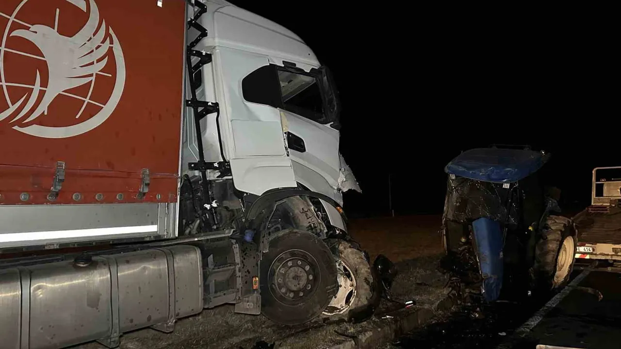 Banaz'da traktör ile tırın çarpışması: bir kişi hayatını kaybetti, bir kişi ağır yaralandı