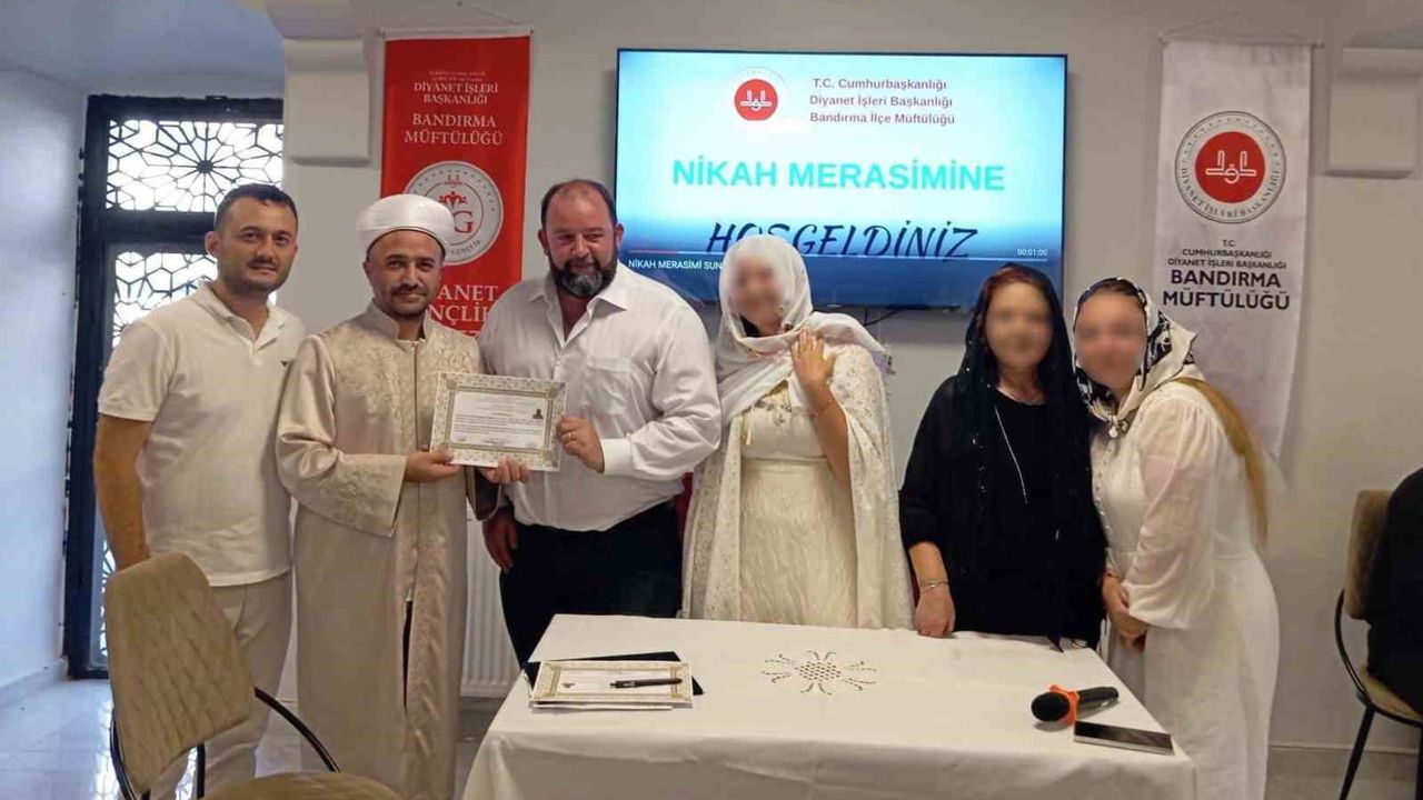 Bandırma'da Kâil ismiyle ihtida eden yabancı uyruklu için nikah merasimi