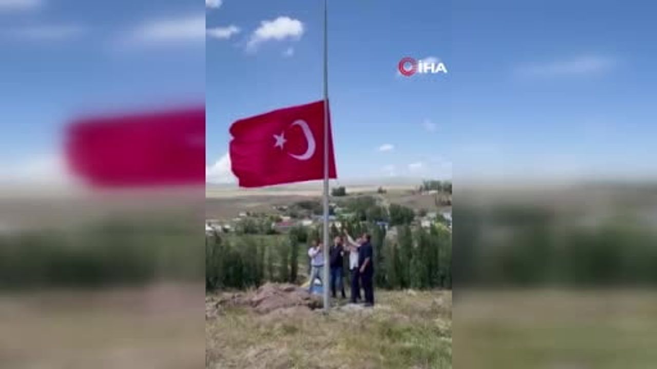 Bardaklı'nın zirvesine yeni direk: köyün bayrak gururu yenilendi