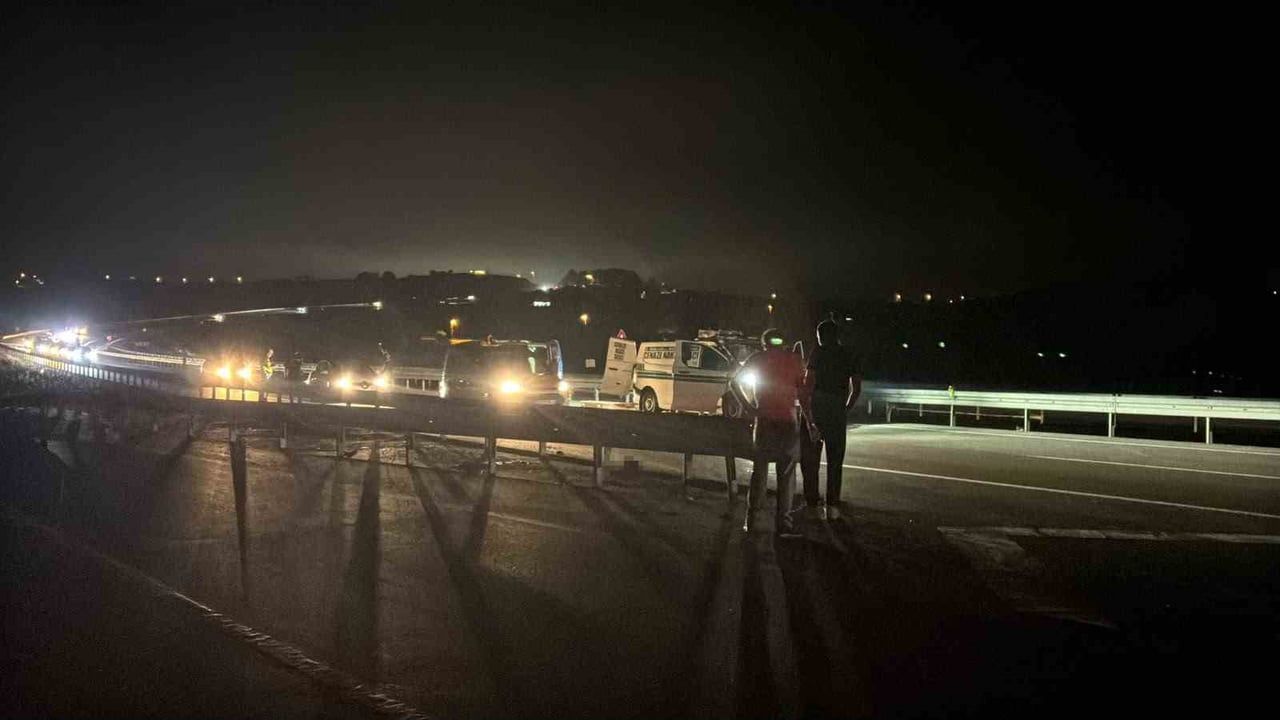 Bariyerlere çarpan motosiklet sürücüsü İzmit'te yaşamını yitirdi