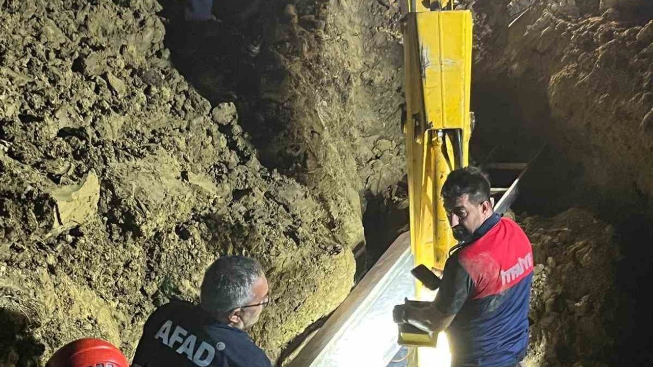 Bartın'da kuyu kazısı sırasında göçük: baba ve oğlu topraktan sağ çıkarıldı